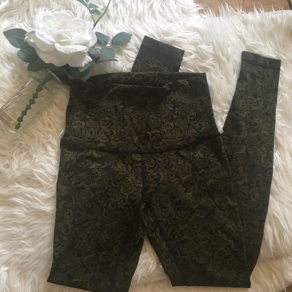 ❌SOLD❌RARE Like New Lululemon pencil lace - Picture 3 of 8